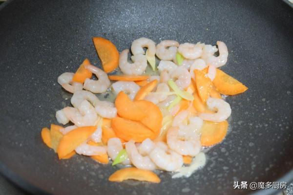 全職媽媽準點做晚餐，20分鐘做出一桌家常飯菜，營養健康味道香