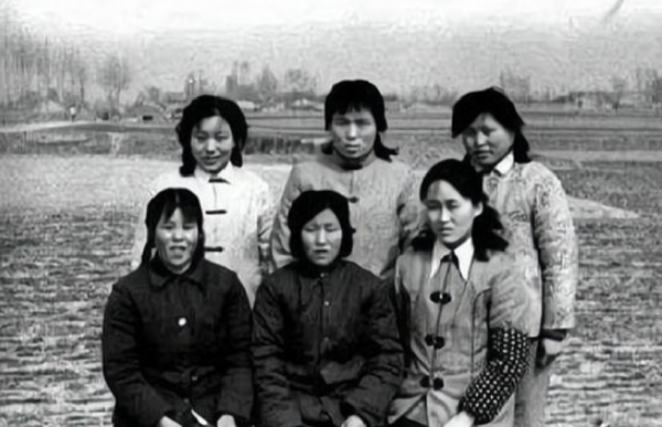 女特務潛伏西北三十年，為隱藏身份嫁給一農民，生兒育女生活30年