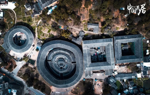 B站9.8分封神之作，拍下正在消失的老房子，看完破防