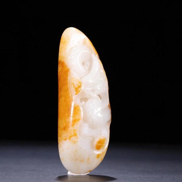 舊藏「和田玉籽料 祥龍 原石雕」 舊藏「和田玉籽料 祥龍 原石雕」