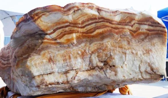 天下奇石太美了