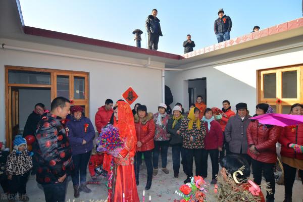 在農村自建房中，電線到底是走明線好還是走暗線好？