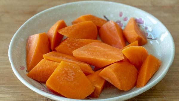 12道家常菜的做法，6熱菜，4冷盤，2湯，簡單易學，適合上班族