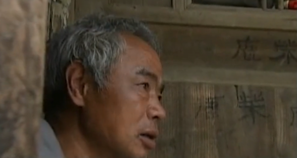 12歲男孩被拐賣，18年後找到了家與父親相認，直言：我媽把我賣了