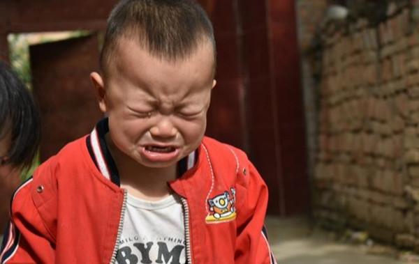 當孩子被欺負時,請別替他說“沒關係”,你的不在意對他傷害很大 當孩子被欺負時,請別替他說“沒關係”,你的不在意對他傷害很大