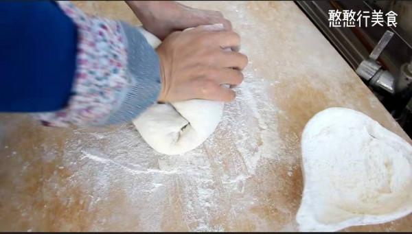 姥姥自創的“中式漢堡”,孫女要天天吃,我嚐了一口,也上癮了 姥姥自創的“中式漢堡”,孫女要天天吃,我嚐了一口,也上癮了