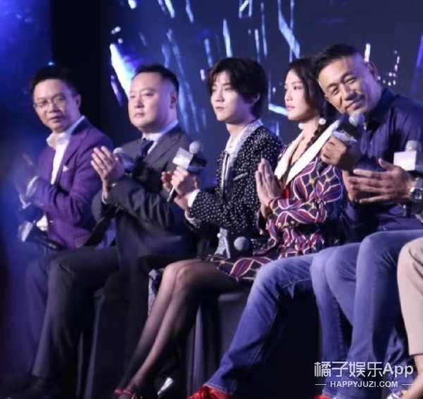 朱正廷年紀輕輕就脫髮？鹿晗頂著籃球聊天，毛不易或許會隱身？