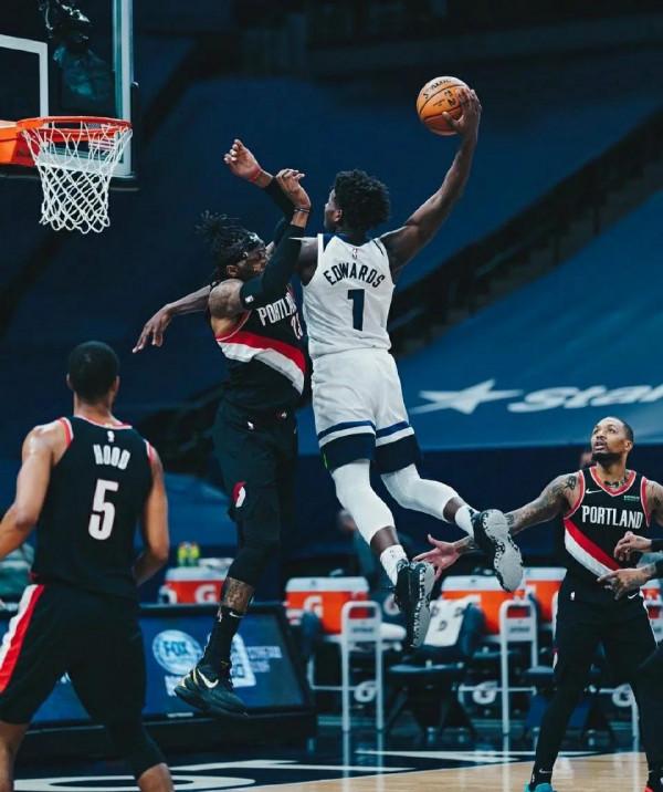 唐斯and王哲林:高低平行線上,進攻天才的無奈與哀嘆 唐斯and王哲林:高低平行線上,進攻天才的無奈與哀嘆