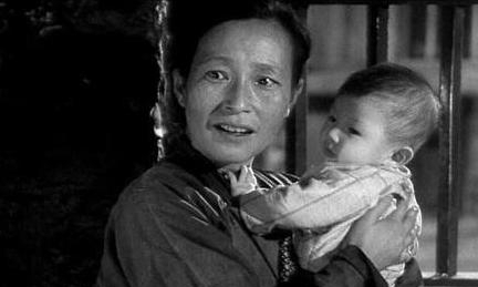 黃素影：13歲演老太太，78歲時兒子悲慘離世，91歲拍戲被“欺負”