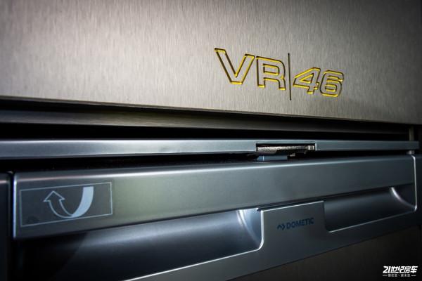 打個樣?全身黑化運動套件,這樣改裝的福特房車夠酷炫 打個樣?全身黑化運動套件,這樣改裝的福特房車夠酷炫