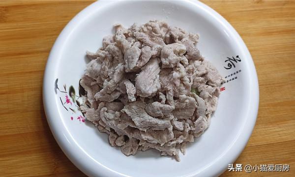 這道南瓜和豬瘦肉一起做的下飯菜“金湯肉片”,酸辣得恰到好處 這道南瓜和豬瘦肉一起做的下飯菜“金湯肉片”,酸辣得恰到好處