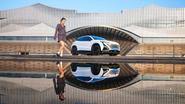 試駕2022款長安UNI-T，有顏值有實力，操控還不輸轎跑？