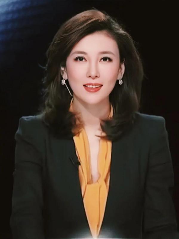 央視中文國際頻道《海峽兩岸》主持人李紅