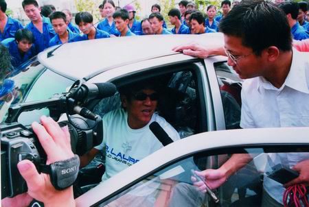 飛越黃河的柯受良地位有多高？張學友出錢治喪，劉德華為其女送嫁