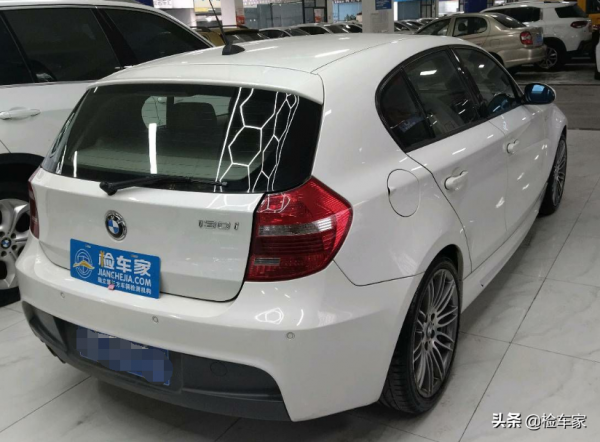 啥?08年的寶馬1系還賣8萬?賣家:你看看發動機再說話 啥?08年的寶馬1系還賣8萬?賣家:你看看發動機再說話