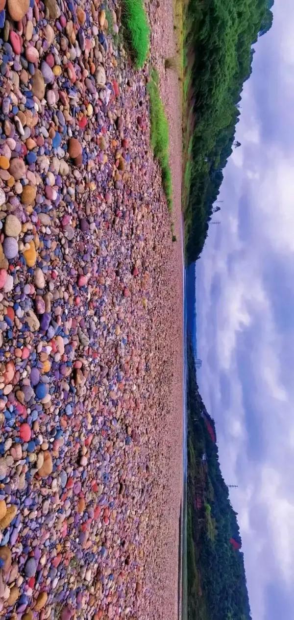 五彩沙灘，咱們撿石頭去吧