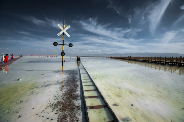 青海茶卡鹽湖 | 站在“世界屋脊”看水天一色