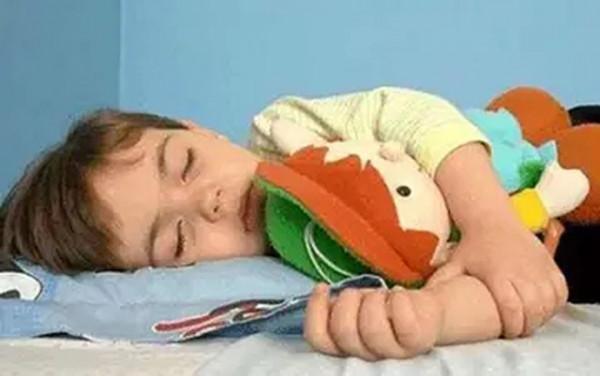 汶川地震時，一張西安“老師救娃”照感動眾人，他們相約5年一見