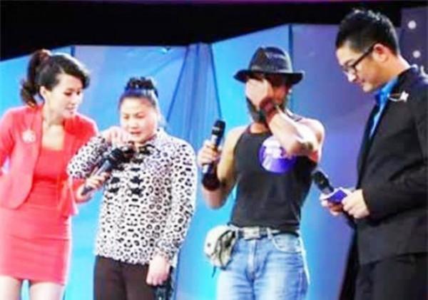 為供兩個女兒上學,每天背5卡車貨物的“板車哥”,後來過得怎樣 為供兩個女兒上學,每天背5卡車貨物的“板車哥”,後來過得怎樣