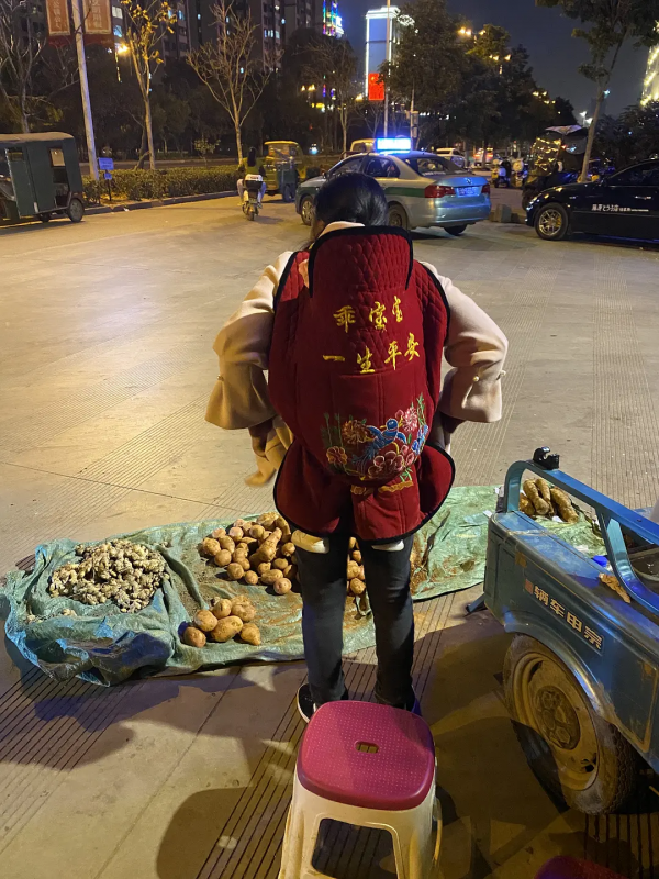 雲南紅河蒙自，大樹寨夜市