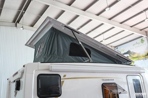車高不到2.5米還有一個升降床，卓美亞小額頭房車適合一家三口