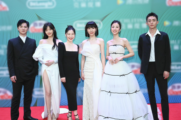 在百花叢中，選出了7位候選人，盤點她們整一年的紅毯造型