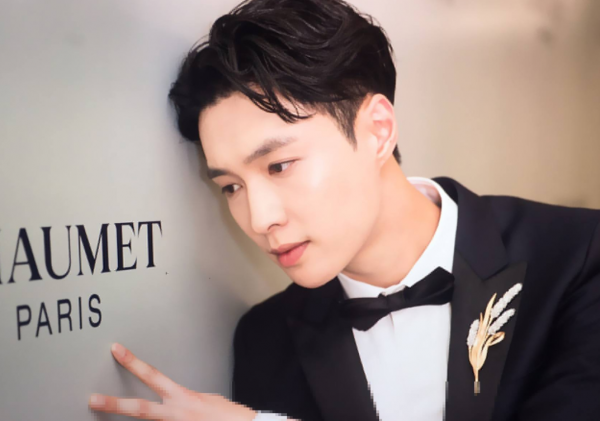 張藝興參加長江商學院的面試，眾人好奇：高中畢業也能讀MBA？