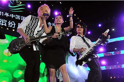 被隊友踢出飛兒樂隊三年後,原主唱詹雯婷怎麼樣了? 被隊友踢出飛兒樂隊三年後,原主唱詹雯婷怎麼樣了?