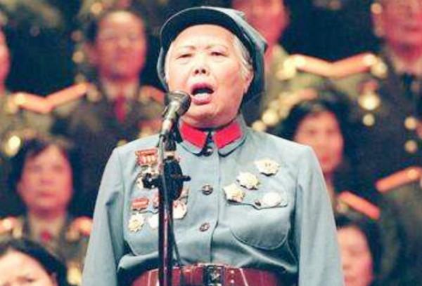 洪學智愛上一個女兵，對方嫌他是麻子臉，二哥見多識廣說到點子上