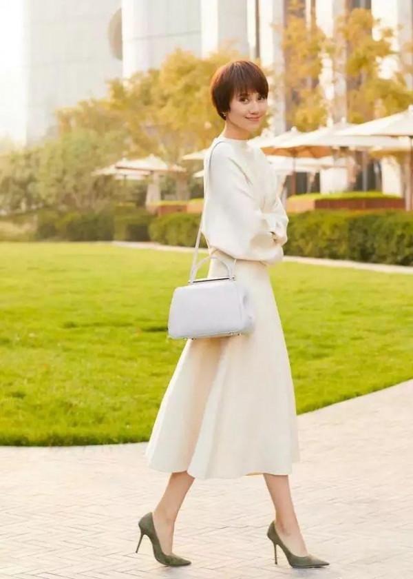 袁泉穿襯衫,配闊腿褲氣質無敵,“美到骨子裡” 袁泉穿襯衫,配闊腿褲氣質無敵,“美到骨子裡”