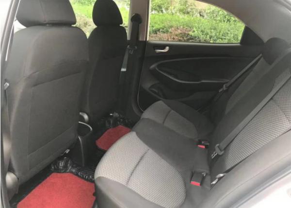 5萬級合資三廂車!遮風擋雨還耐看,油耗5.2L,帶你看瑞納 5萬級合資三廂車!遮風擋雨還耐看,油耗5.2L,帶你看瑞納