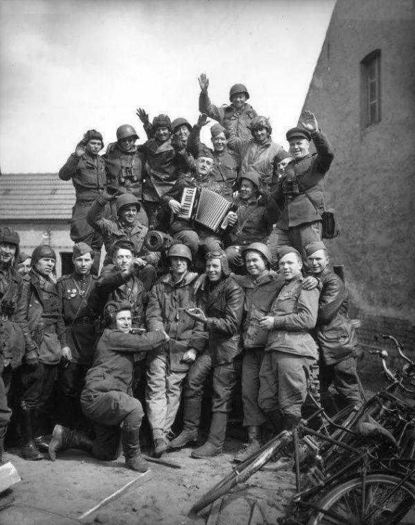 布拉格戰役：蘇德戰爭最後一戰，德軍徹底覆滅，86萬德軍被俘