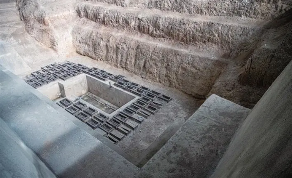 秦公大墓186人殉葬，黃腸題湊棺槨，秦國稱帝的野心早藏不住了