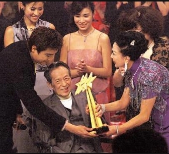 2006年關海山去世,曾替吳孟達指點迷津,為何四任老婆大鬧靈堂? 2006年關海山去世,曾替吳孟達指點迷津,為何四任老婆大鬧靈堂?