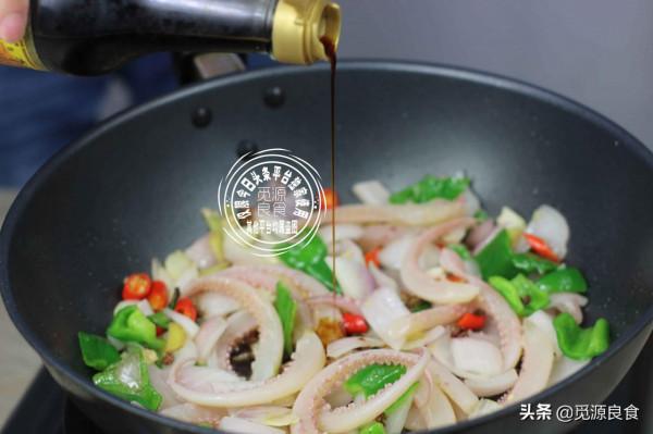 爆炒魷魚鮮嫩爽滑,正確的焯水方法是關鍵,牢記,營養美味就不遠 爆炒魷魚鮮嫩爽滑,正確的焯水方法是關鍵,牢記,營養美味就不遠