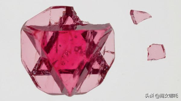 屬於銀河系的星光尖晶石,深藏仰望星空的夢想 屬於銀河系的星光尖晶石,深藏仰望星空的夢想