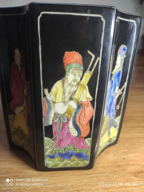 清雍正黑地五彩八仙過海八面筆筒雍正五彩瓷中精品存世幾件