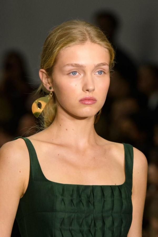 戴安娜王妃在鏡頭前那麼美，離不開這個設計師，還有兩個生活習慣