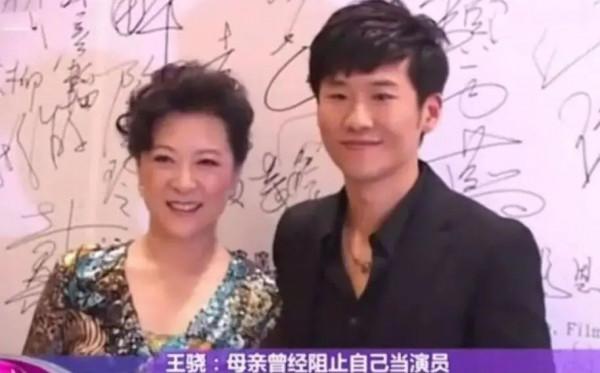 頂著噓聲拼命、父親去世才暴露身份，這8位星二代，每個都不簡單