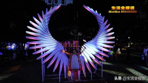 日逛花展,夜遊極光!音樂、美食、燈光秀在召喚每一個愛玩的你 日逛花展,夜遊極光!音樂、美食、燈光秀在召喚每一個愛玩的你