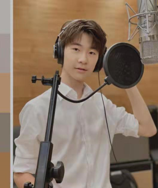 《爸爸去哪兒》萌娃們現狀，石頭魁梧，貝兒全能，費曼胖到認不出