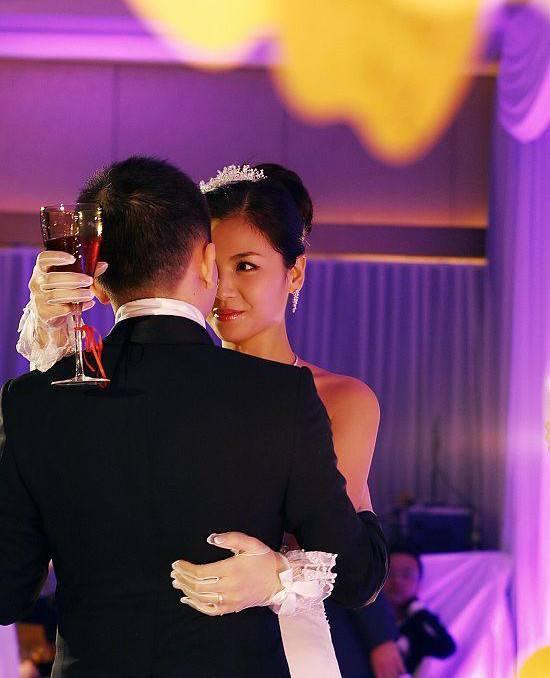 嫁錯豪門的5位女星，有人閃離，有人認命，有人7天替夫還清12億