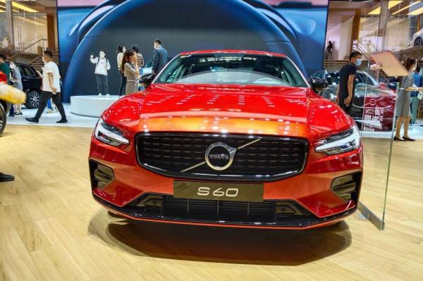 二線豪華品牌家轎怎麼選？文中會給您答案