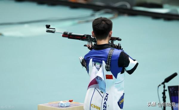 0.1環優勢險勝！奧運冠軍奪步槍三姿金牌，東道主槍神超世界紀錄