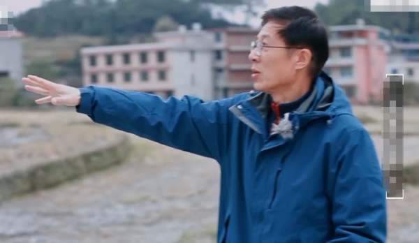 快本首位男主持李兵罕露面！頭髮烏黑有精神，曾在鄉村做節目14年