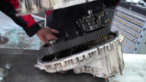 悍馬打方向盤時抖動、異響，分動箱故障維修為何需變速箱維修師