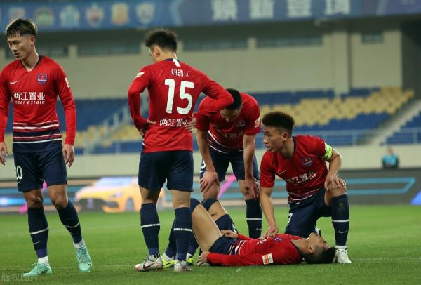 河南嵩山龍門的新援可能是一名中後衛，&OpenCurlyDoubleQuote;億元先生&rdquo;可能離開河南