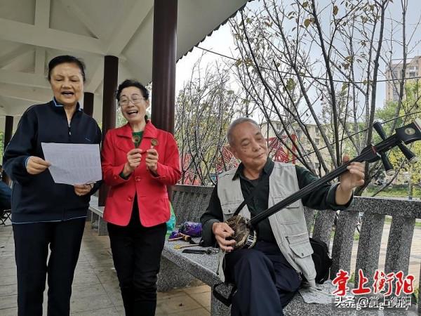 好風景！“苗圃漁鼓三人組”，歡快彈唱贊衡陽