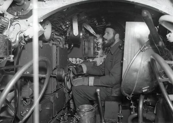 在北方女王的陰影下——擊沉“提爾匹茨”號的不懈努力 在北方女王的陰影下——擊沉“提爾匹茨”號的不懈努力