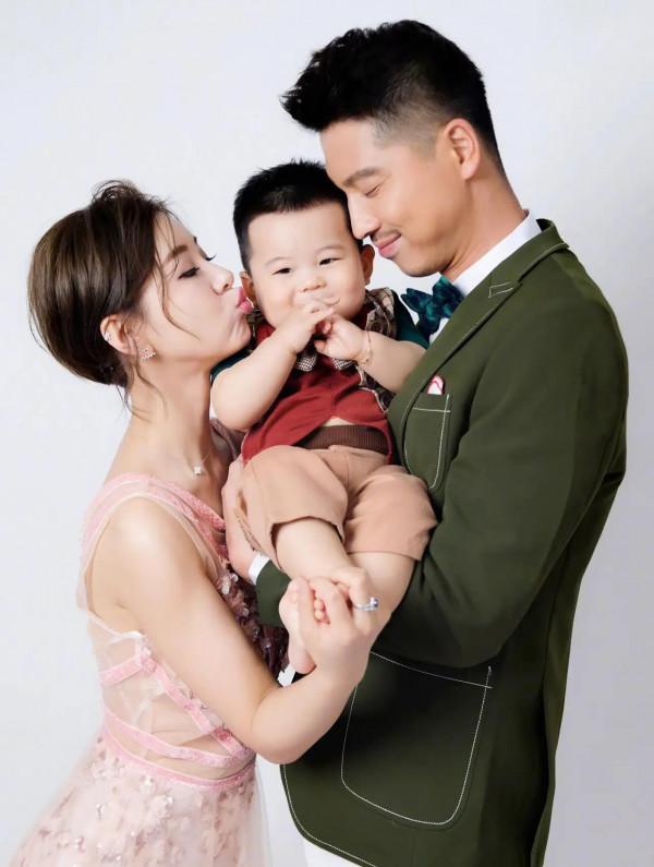 演員王雷同老婆李小萌及孩子美照